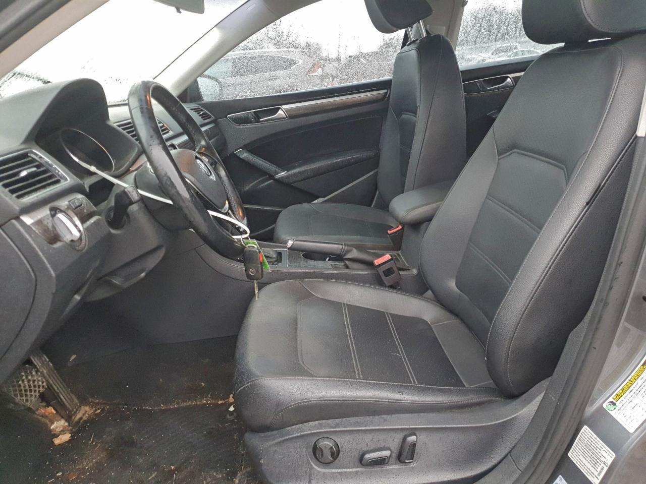 2016 VOLKSWAGEN Passat