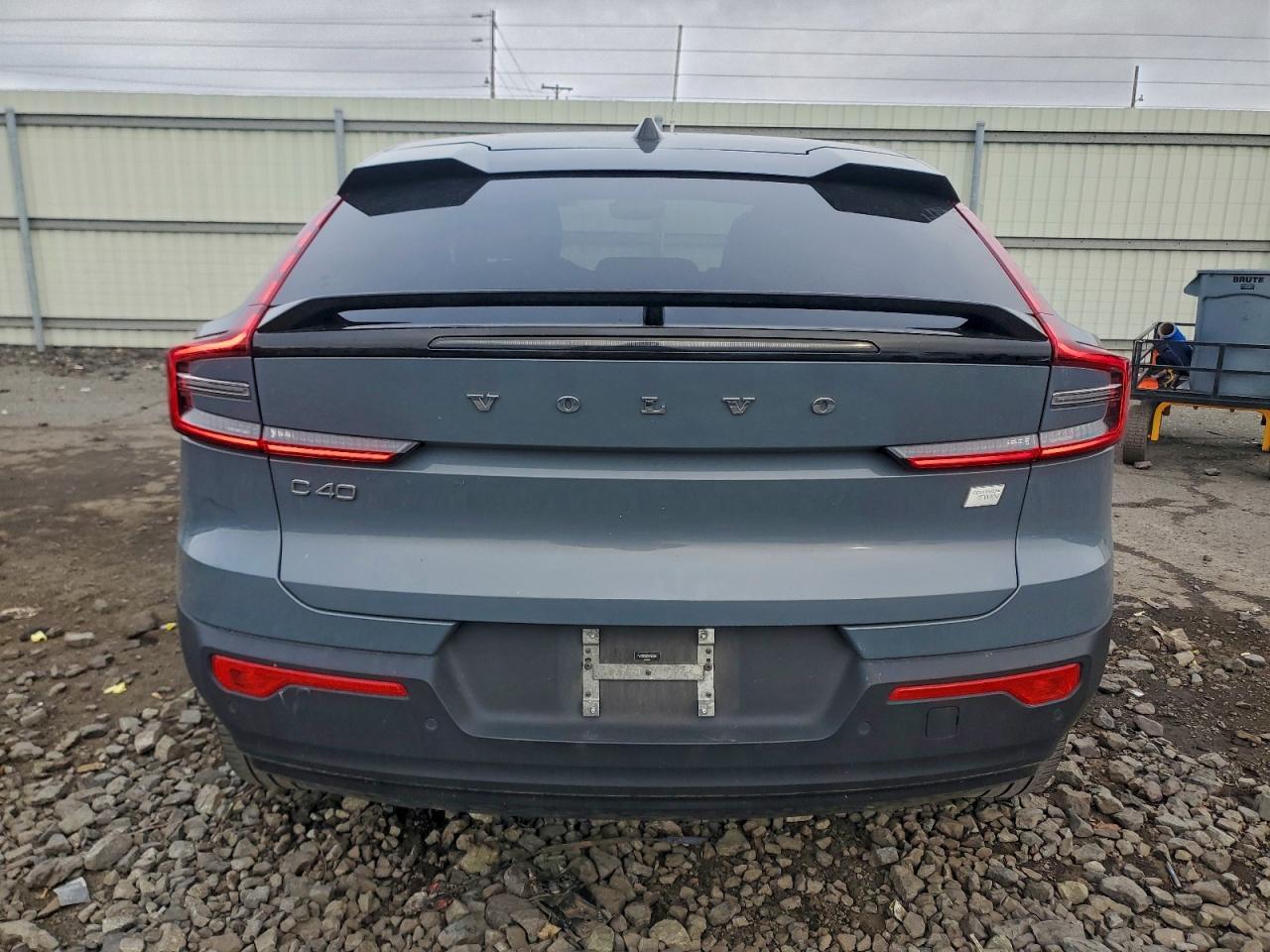 2022 VOLVO C40