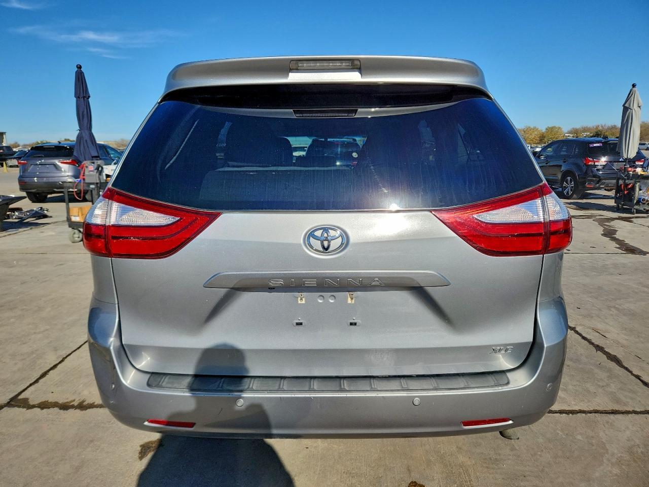 2016 TOYOTA SIENNA