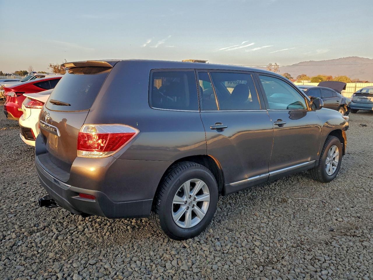 2013 TOYOTA HIGHLANDER