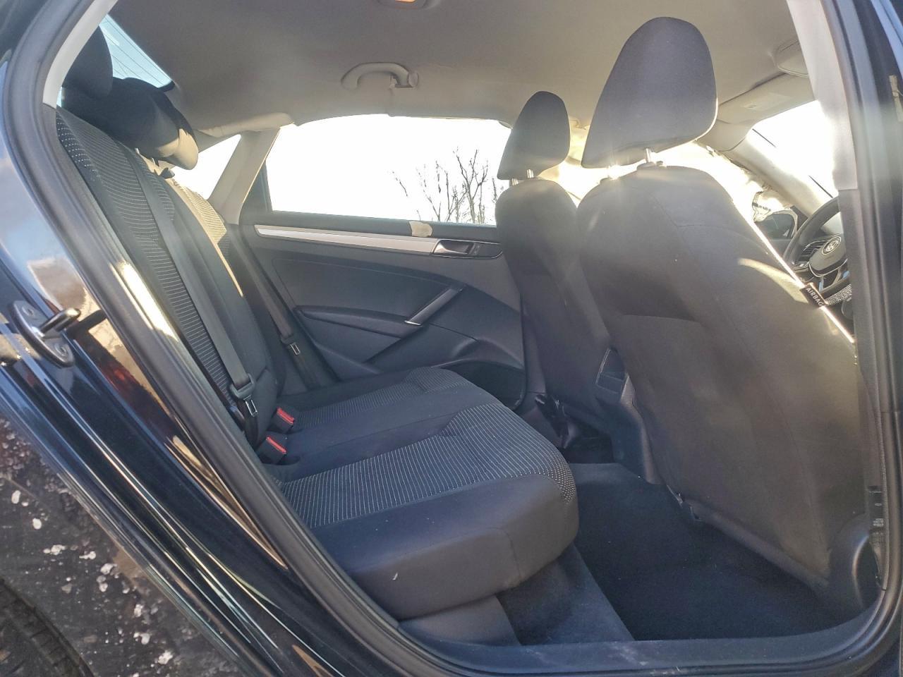 2017 VOLKSWAGEN Passat