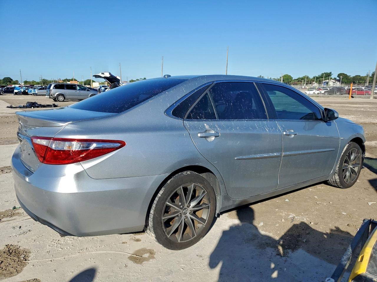 2016 TOYOTA CAMRY