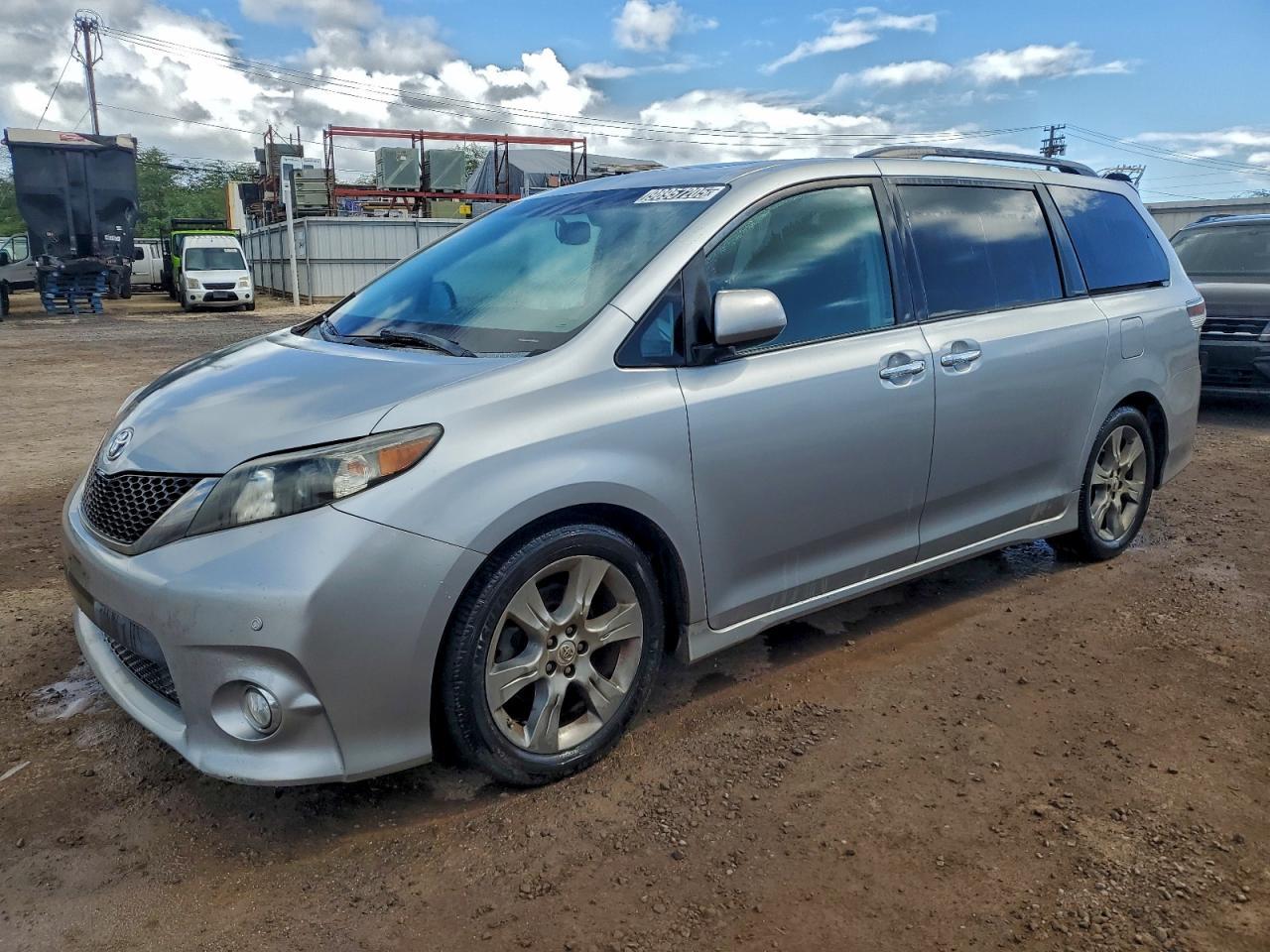 2014 TOYOTA SIENNA
