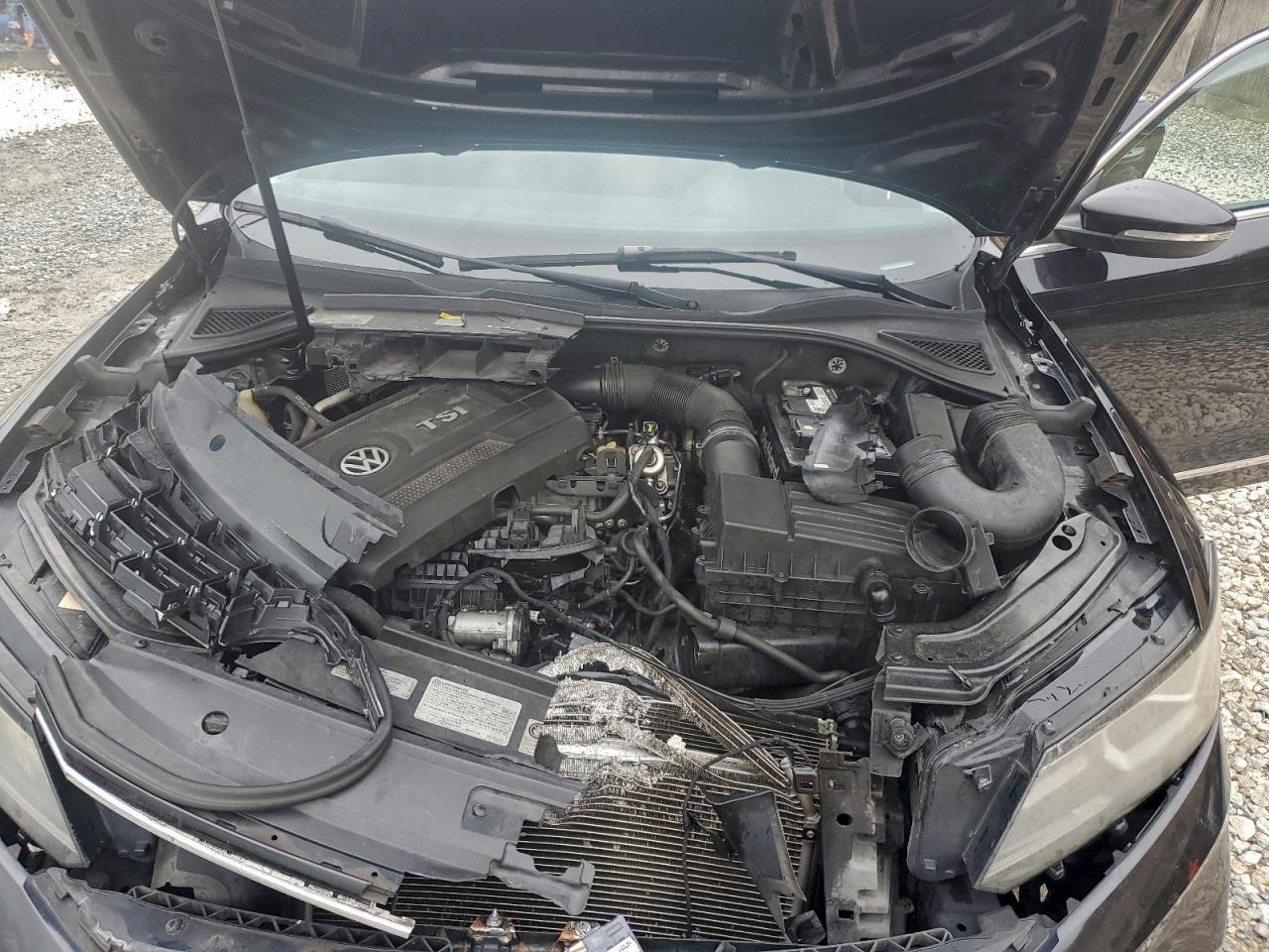2017 VOLKSWAGEN Passat