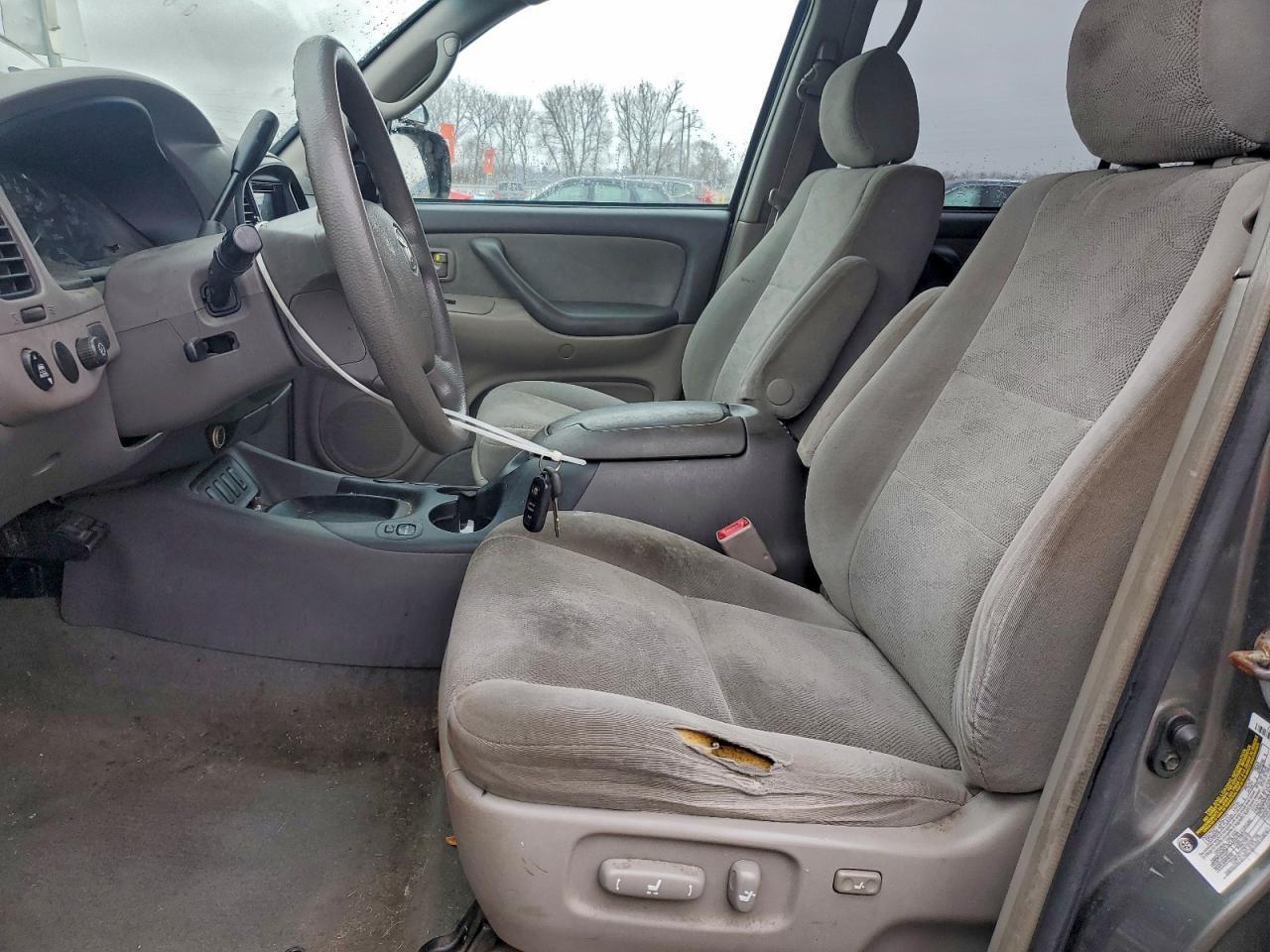 2005 TOYOTA Sequoia