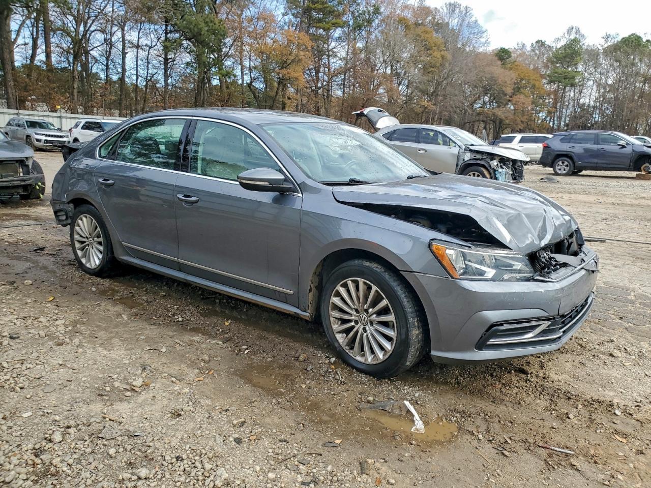 2016 VOLKSWAGEN Passat