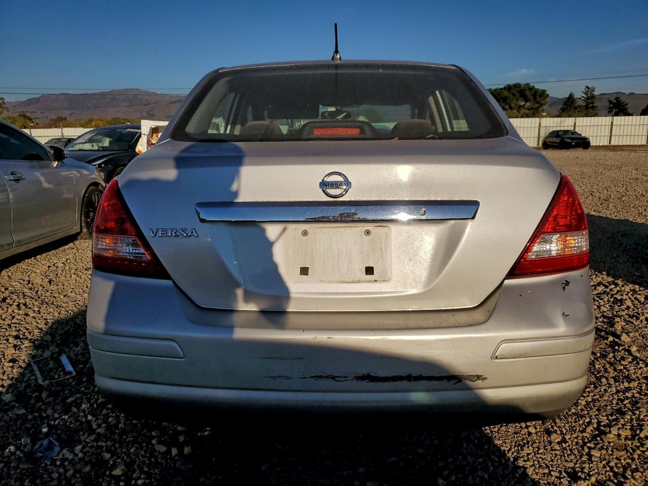 2011 NISSAN VERSA