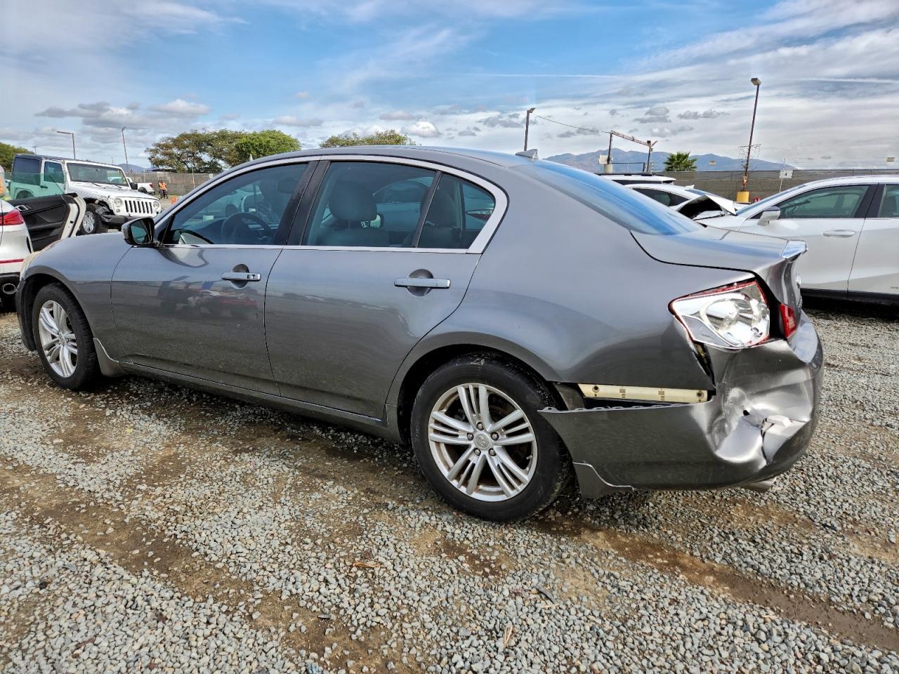 2011 INFINITI G37