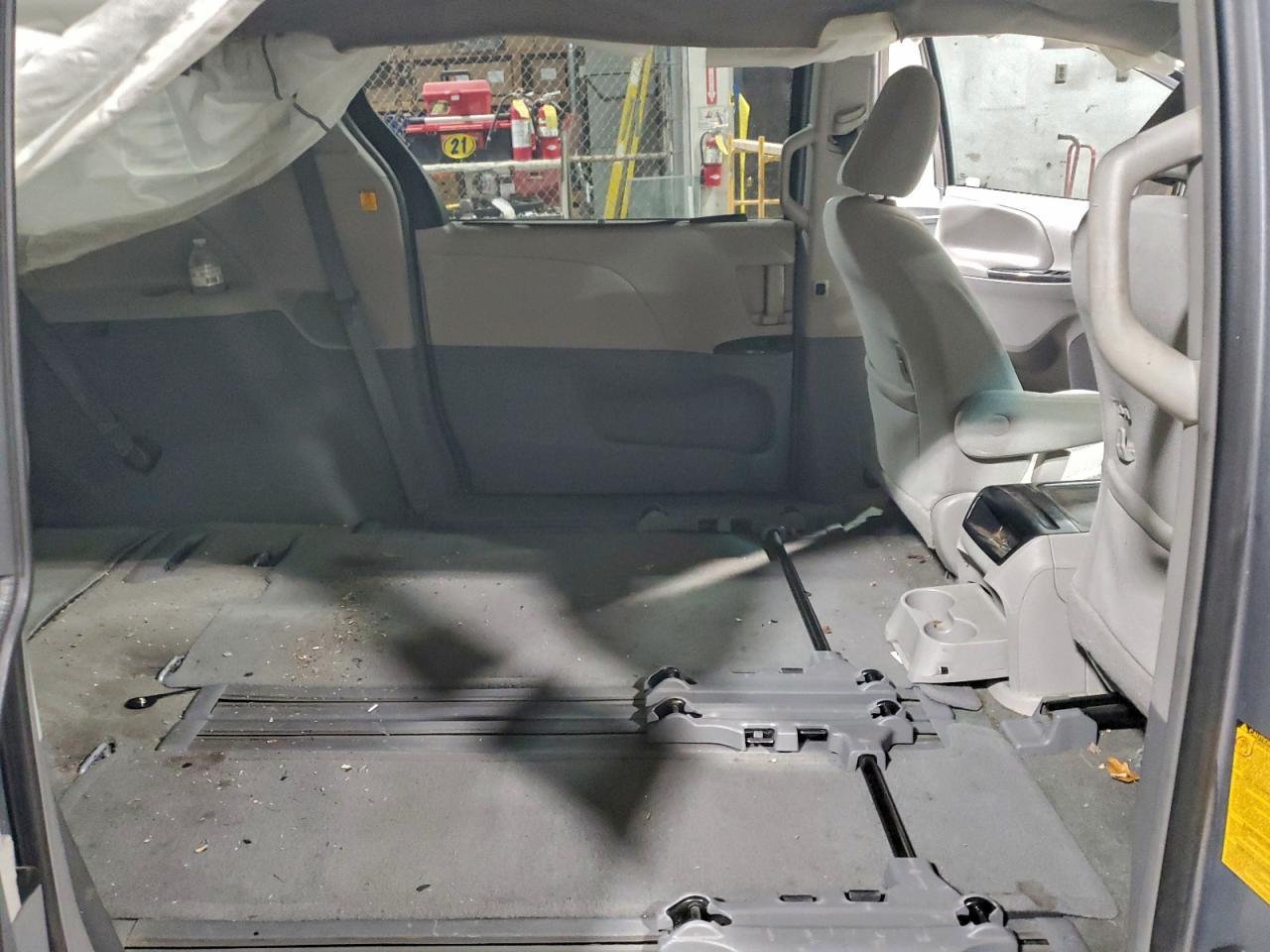 2012 TOYOTA SIENNA