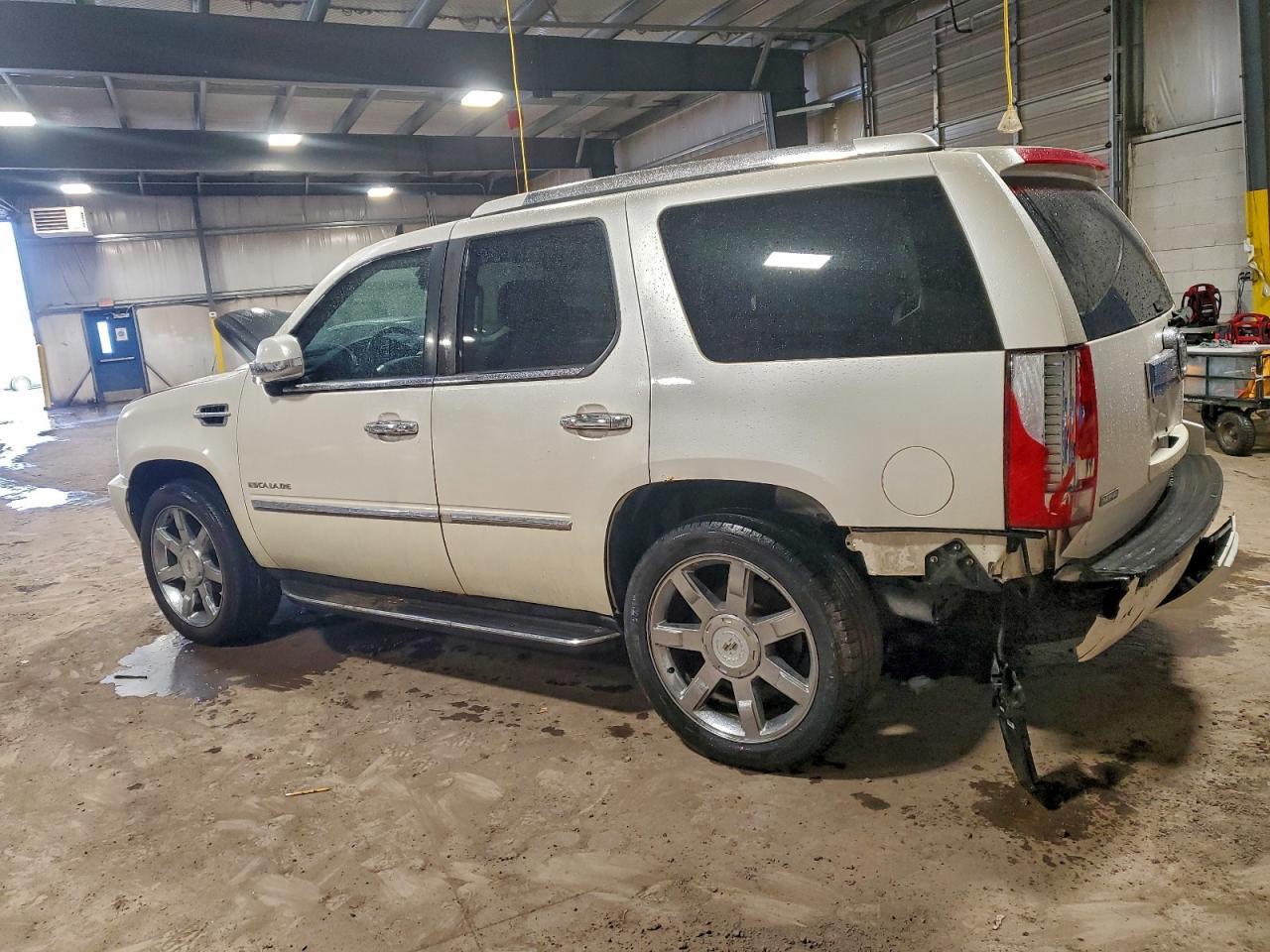 2010 CADILLAC ESCALADE