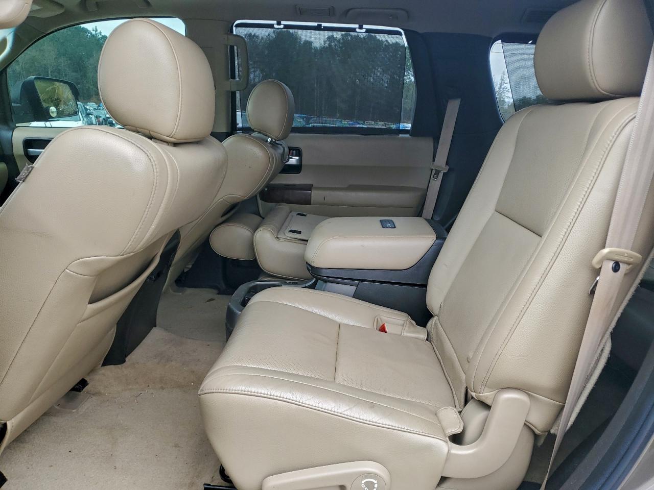 2010 TOYOTA Sequoia