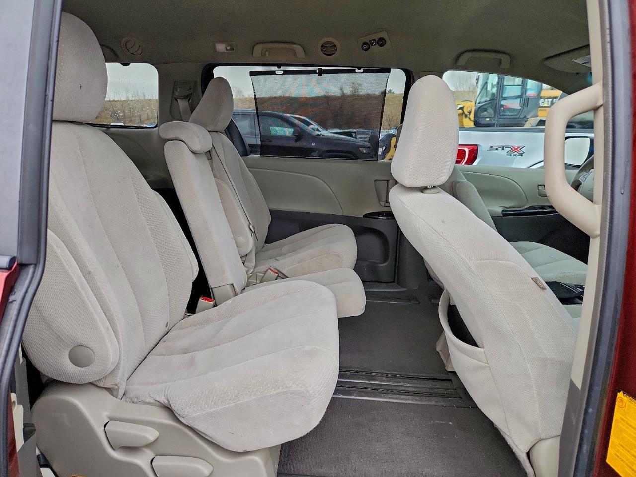 2011 TOYOTA SIENNA