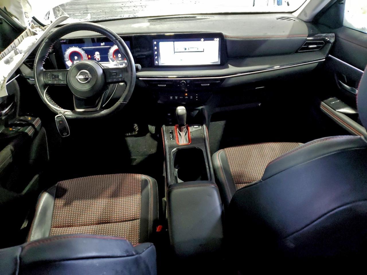 2025 NISSAN KICKS