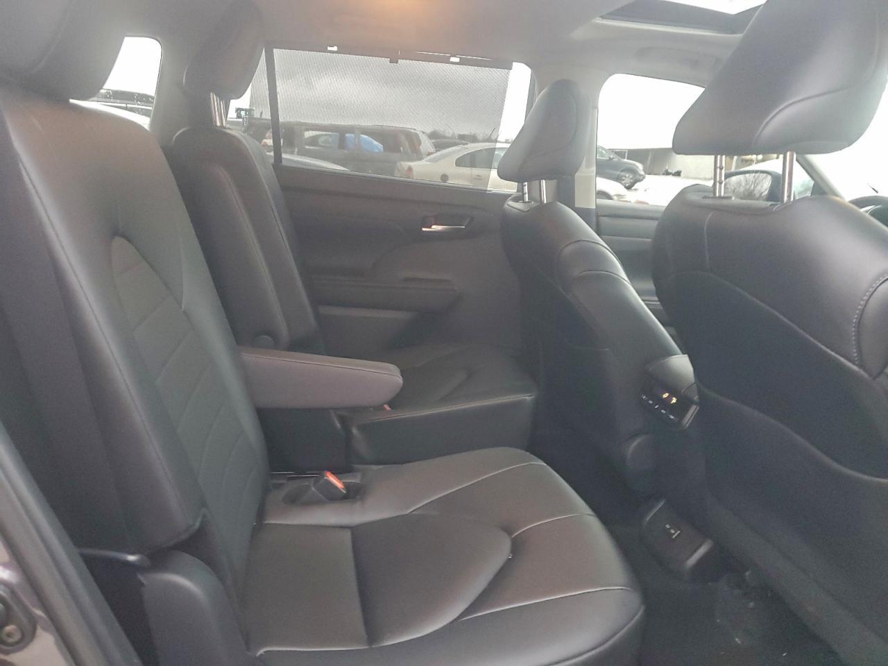 2024 TOYOTA HIGHLANDER