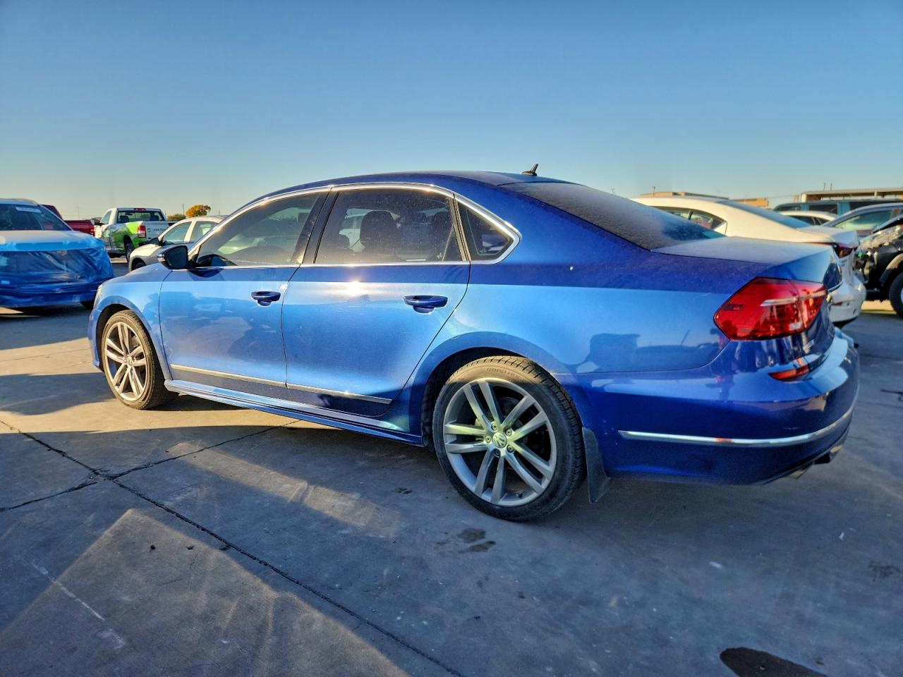 2016 VOLKSWAGEN Passat