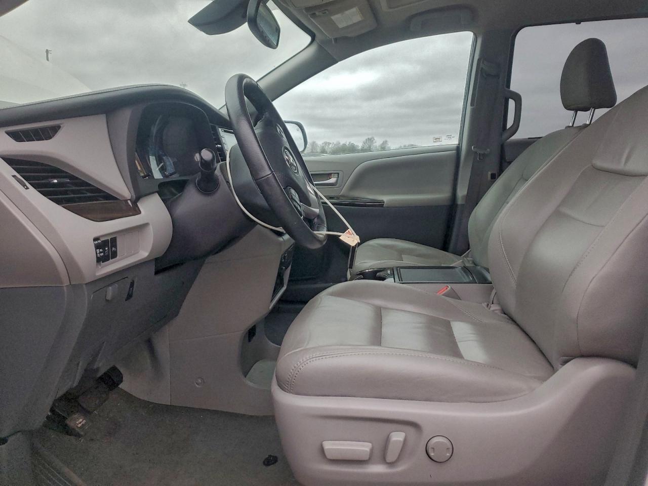 2018 TOYOTA SIENNA