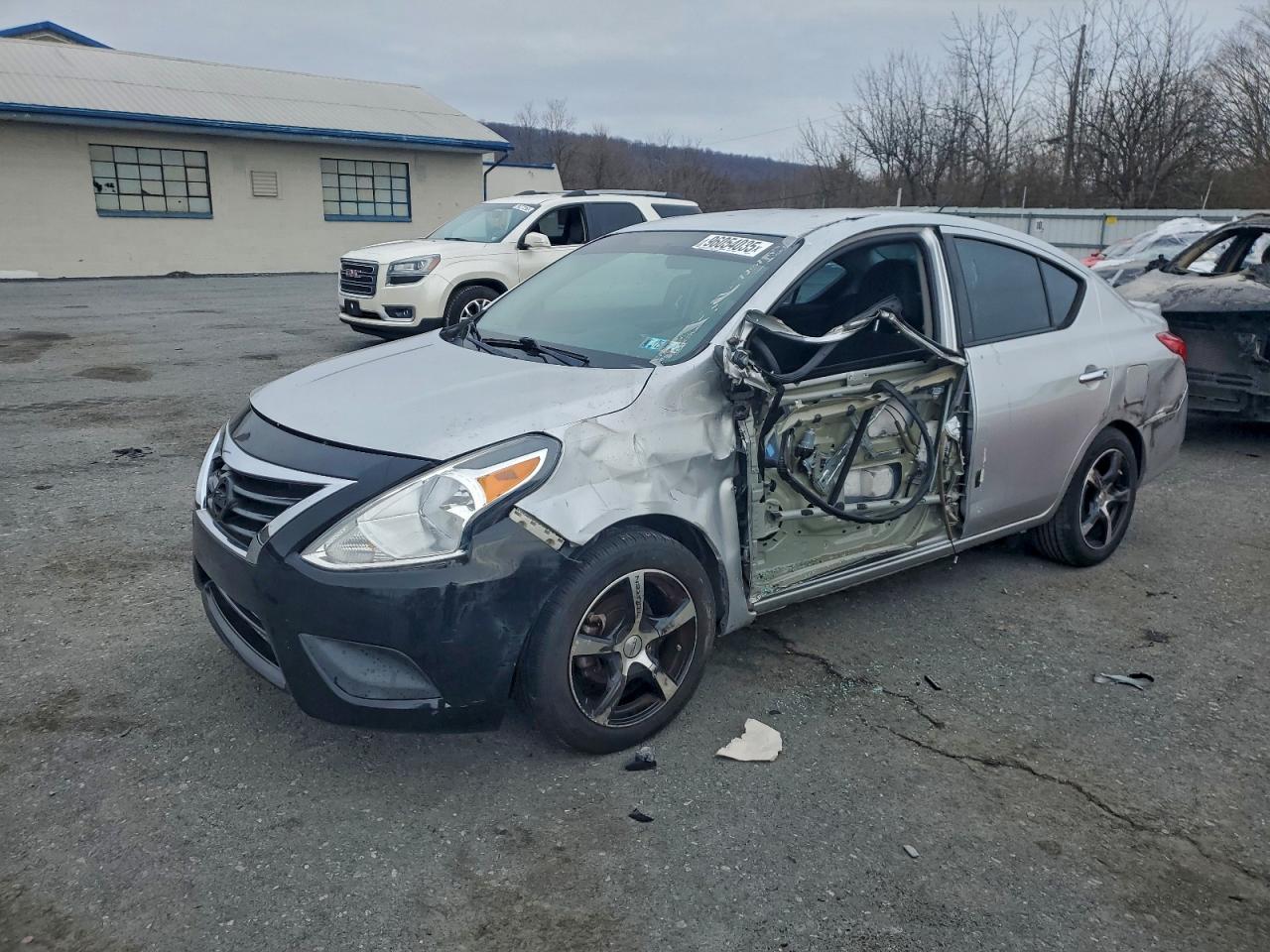 2016 NISSAN VERSA