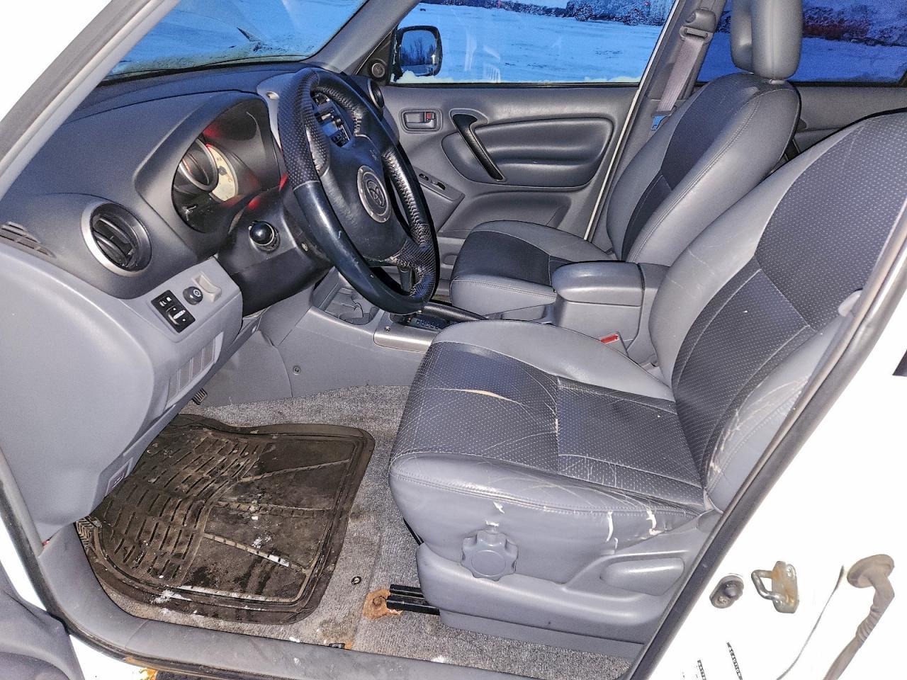 2002 TOYOTA RAV4
