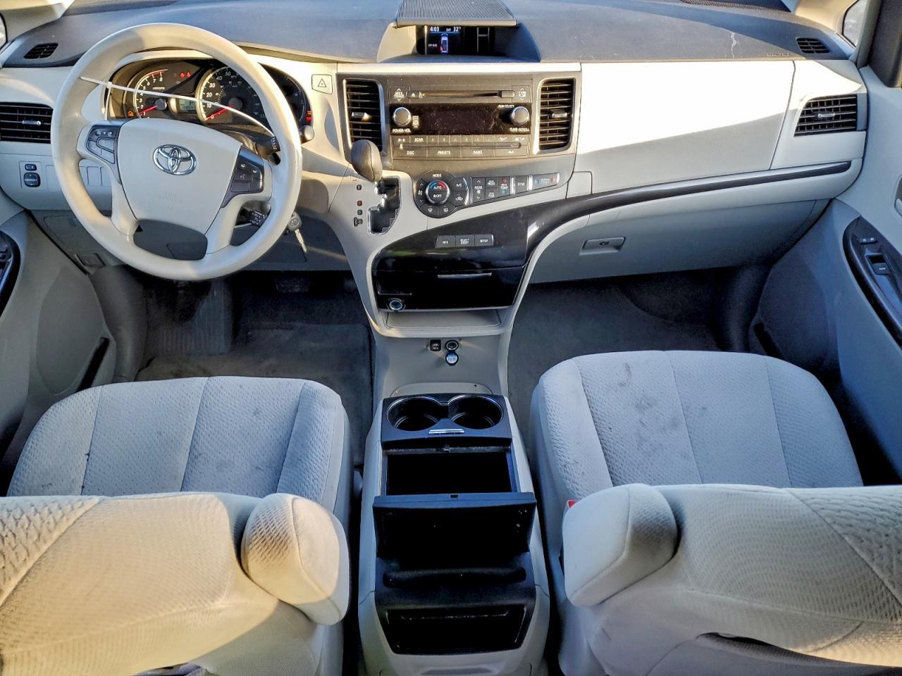 2013 TOYOTA SIENNA