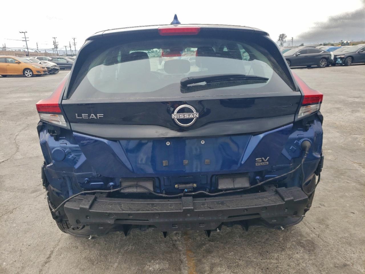 2023 NISSAN LEAF