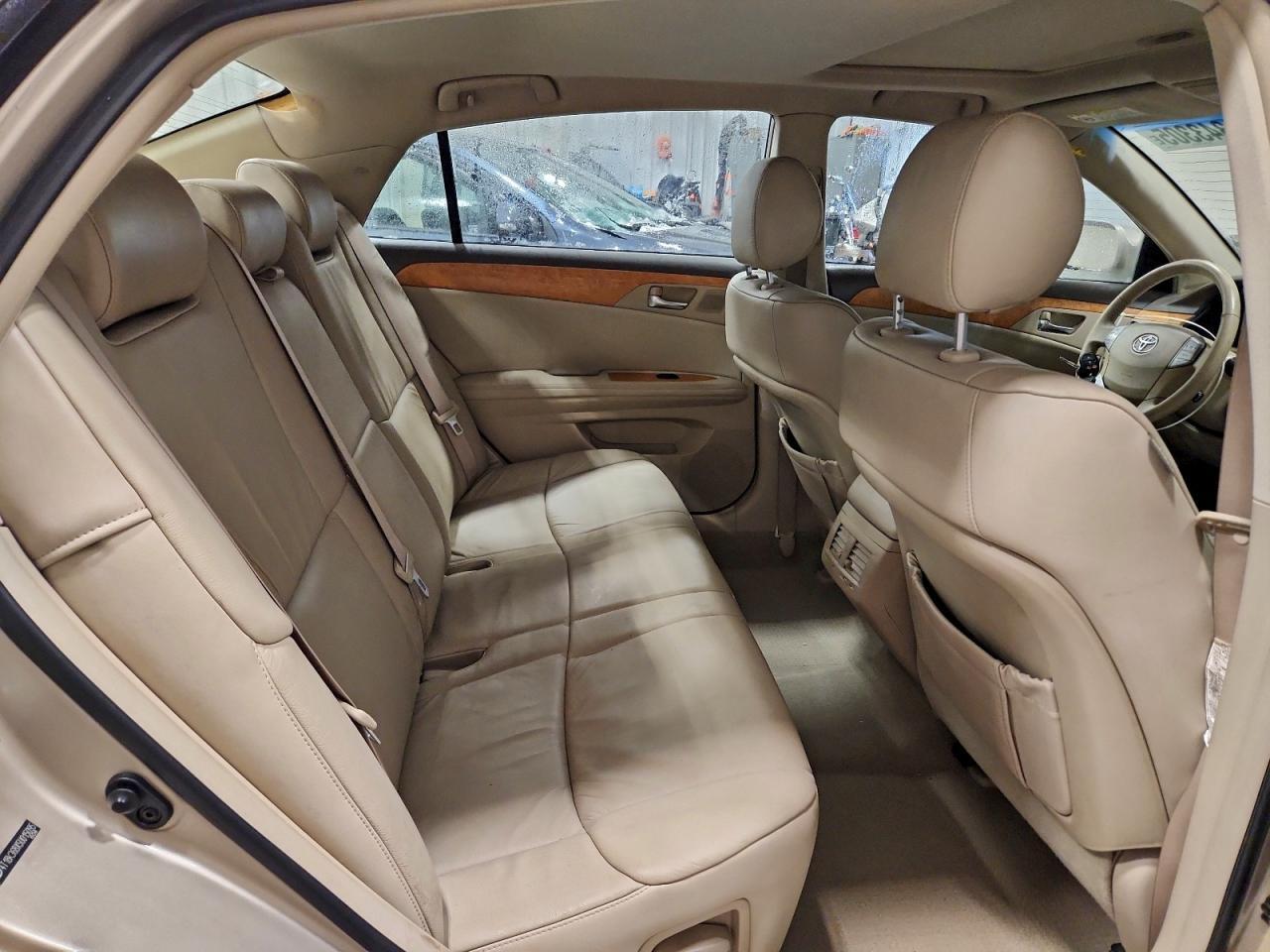 2005 TOYOTA Avalon