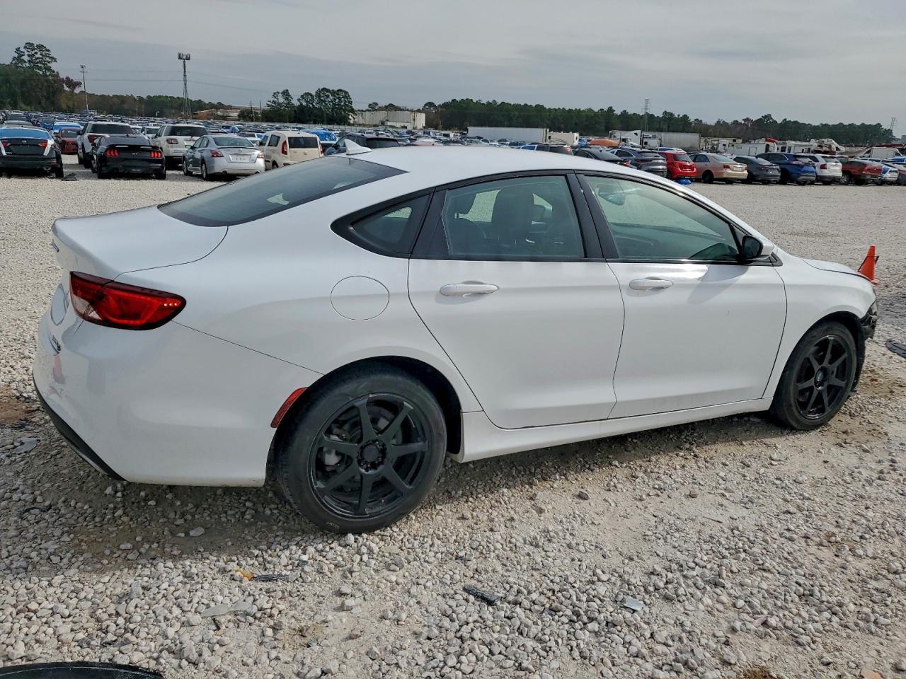 2016 CHRYSLER 200