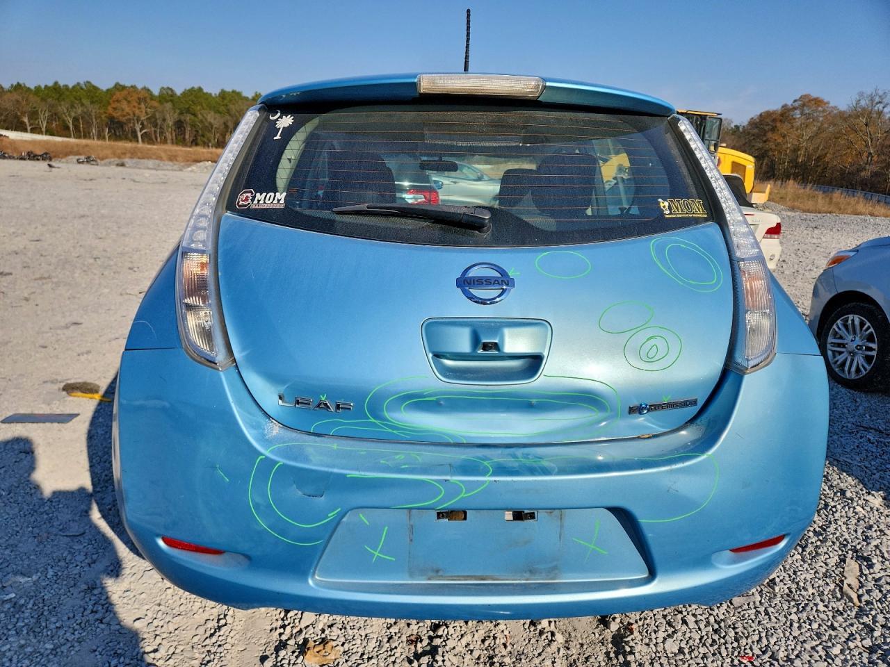 2015 NISSAN LEAF
