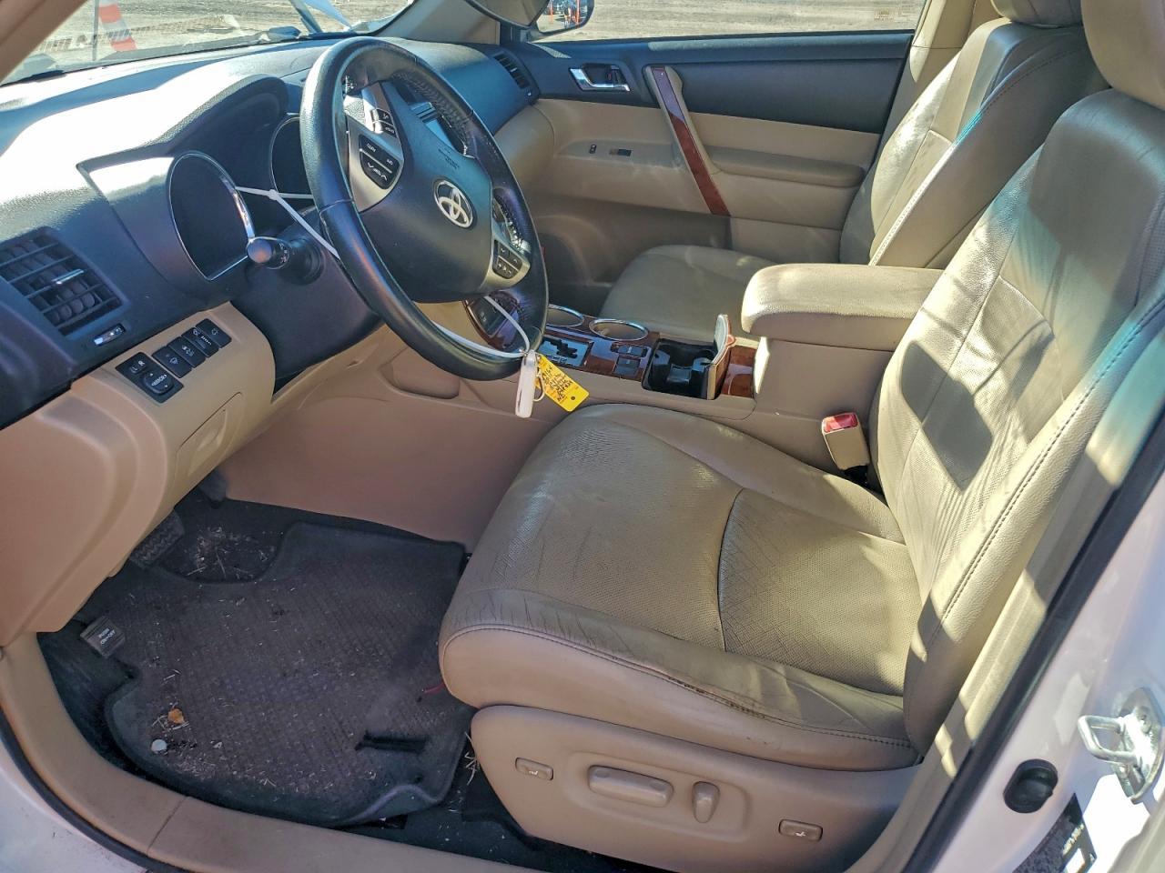 2011 TOYOTA HIGHLANDER