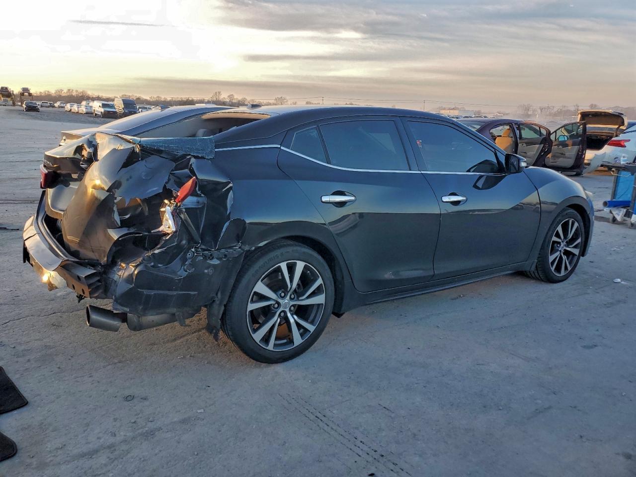 2017 NISSAN Maxima