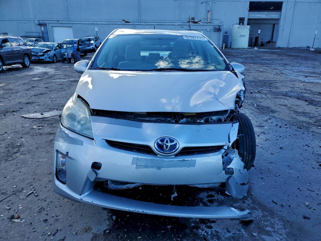 2011 TOYOTA PRIUS