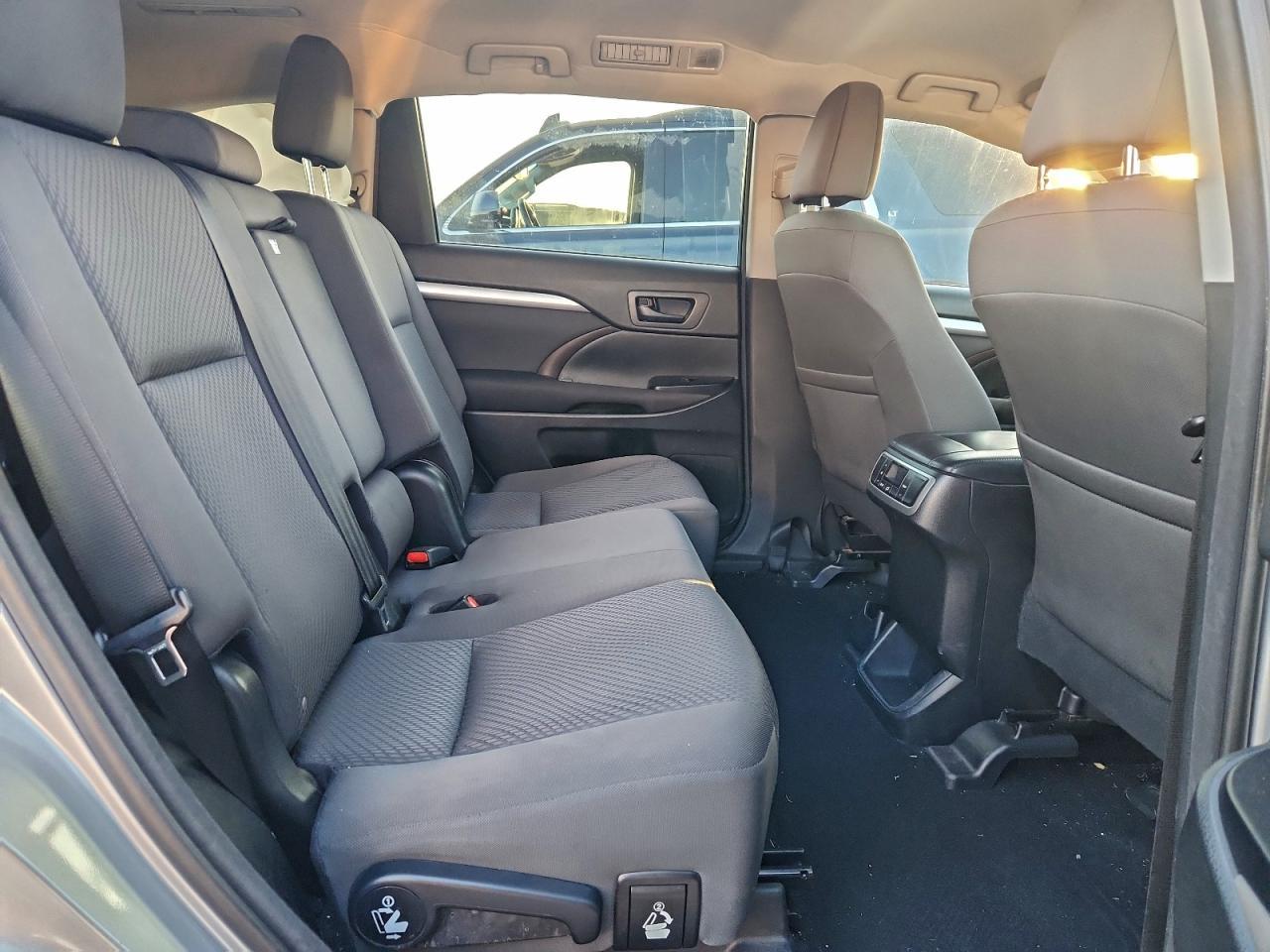 2016 TOYOTA HIGHLANDER
