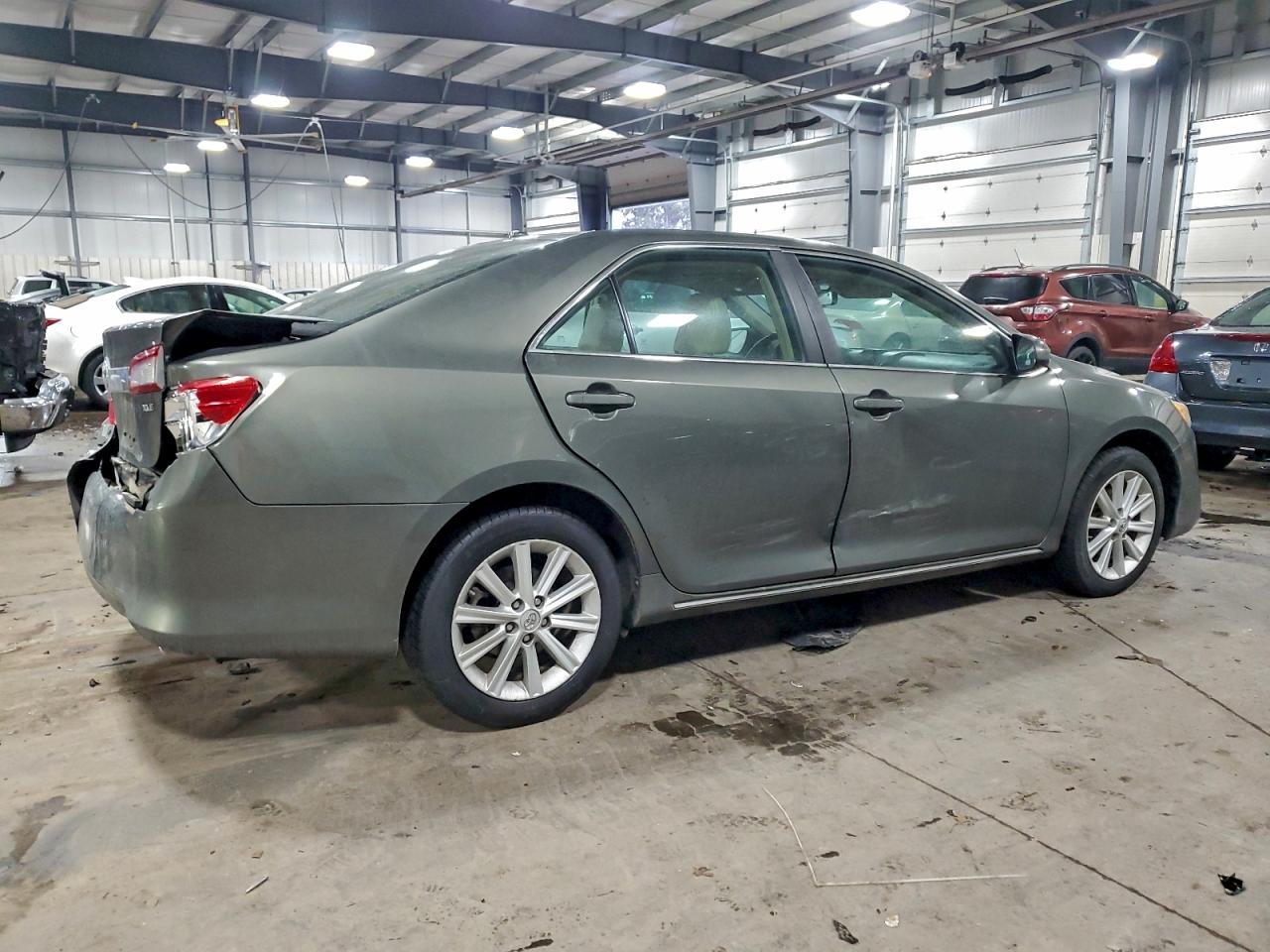 2014 TOYOTA CAMRY