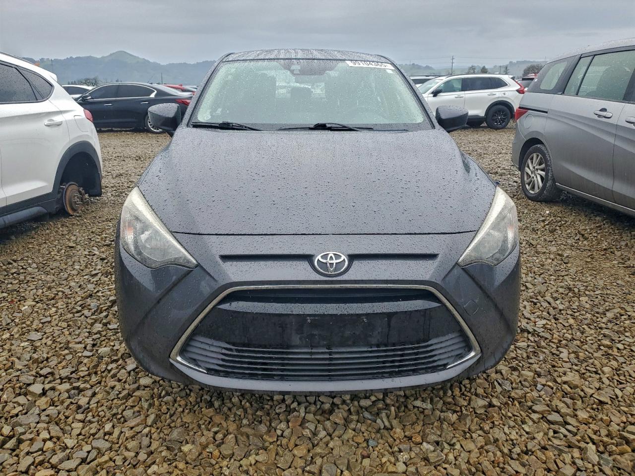 2017 TOYOTA YARIS