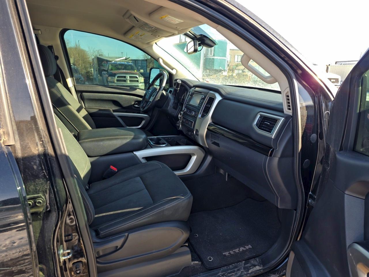 2017 NISSAN Titan