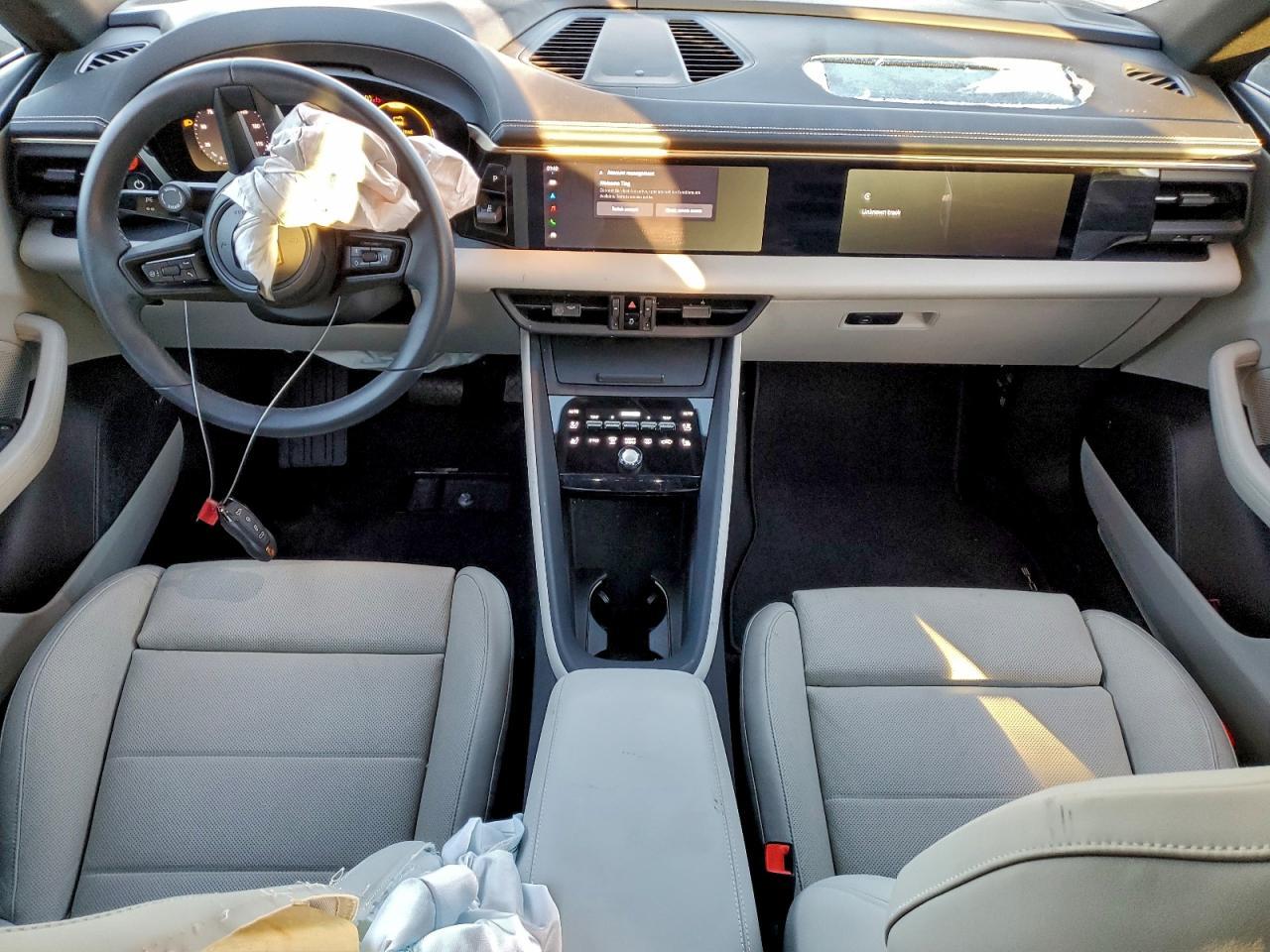 2024 PORSCHE Macan