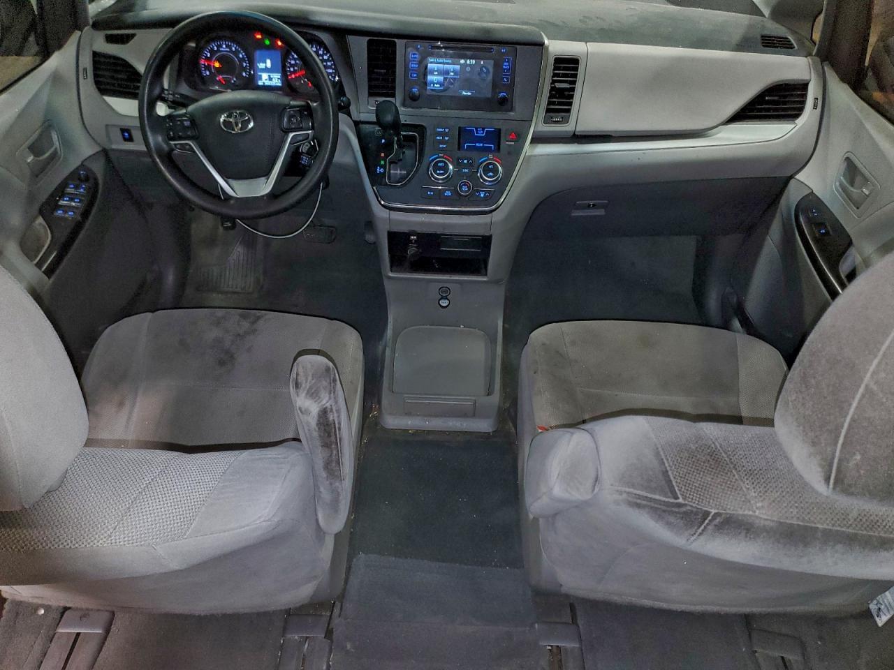 2017 TOYOTA SIENNA