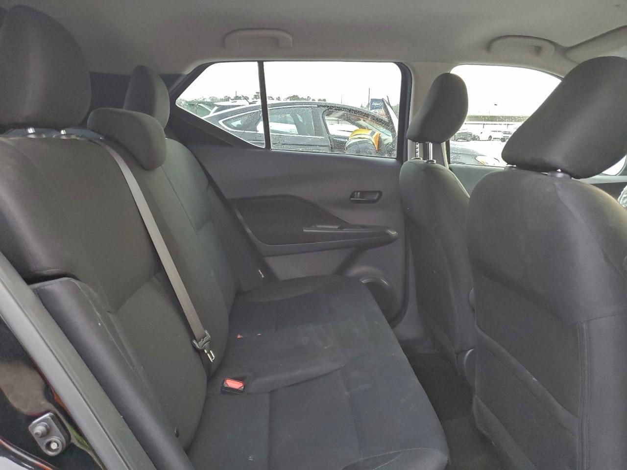 2024 NISSAN KICKS
