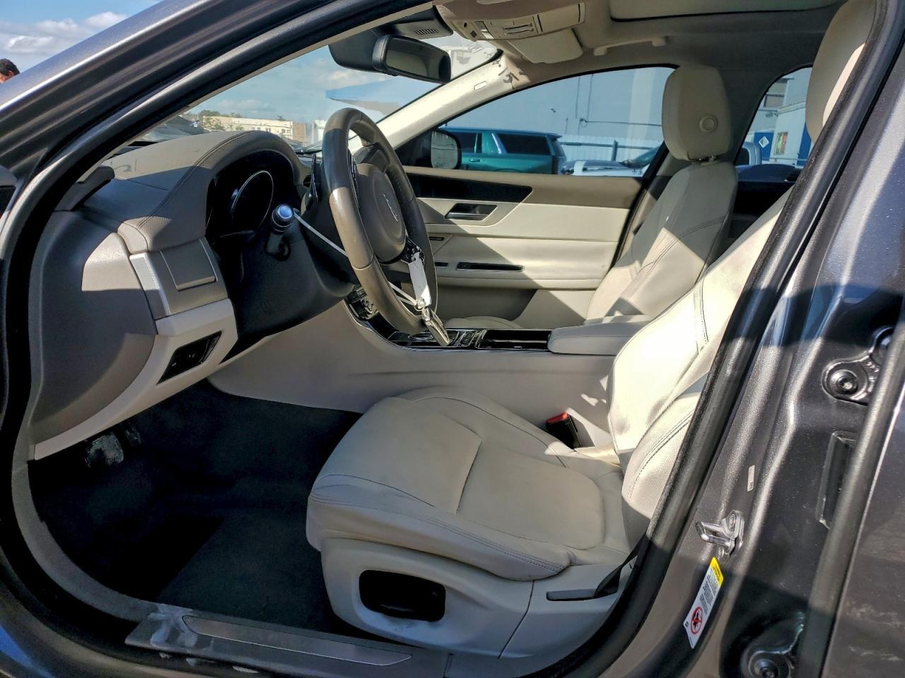 2017 JAGUAR XF