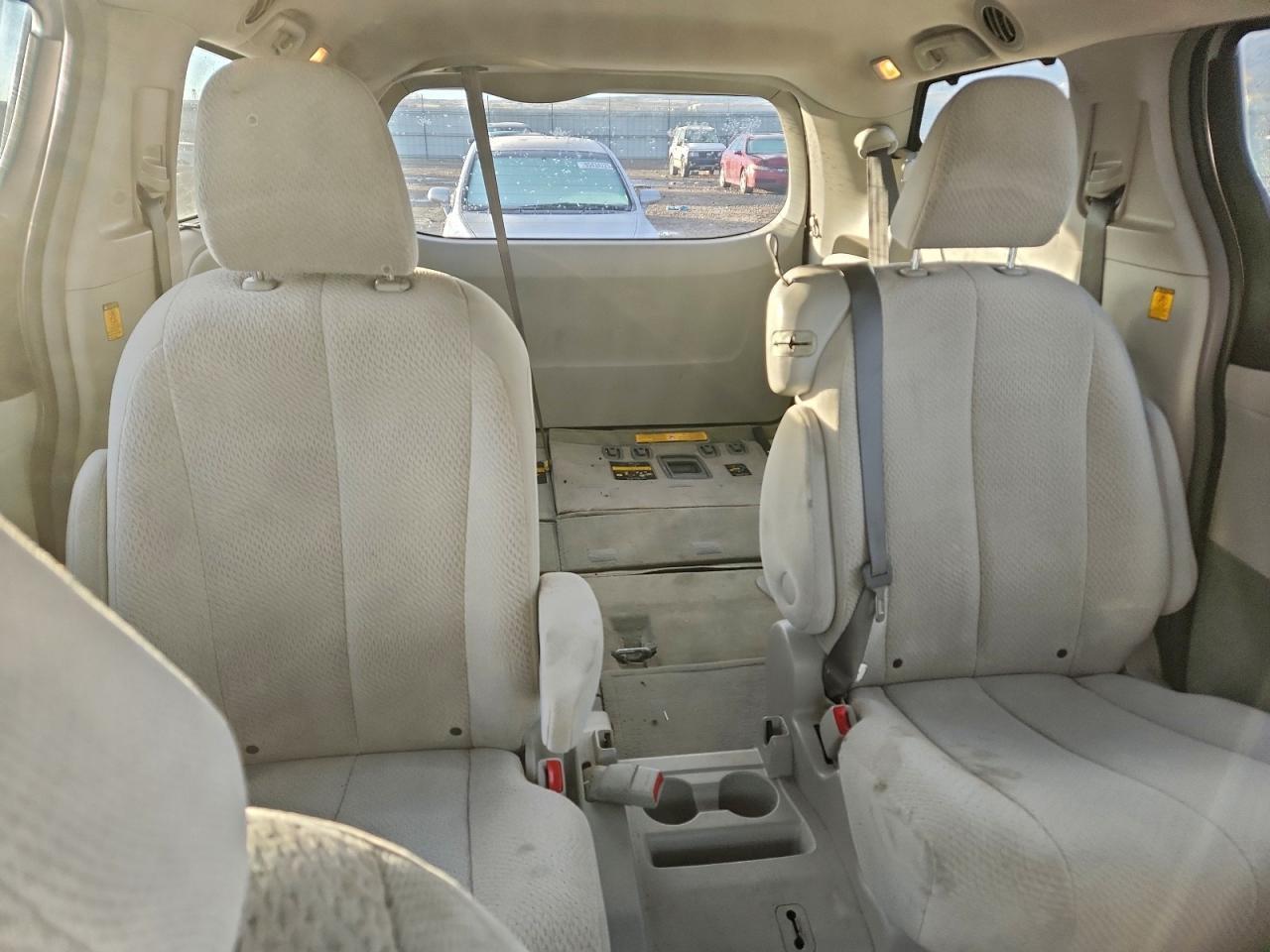 2012 TOYOTA SIENNA