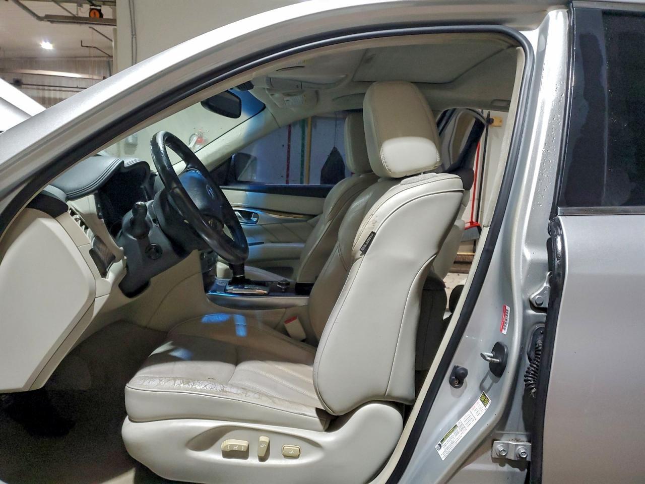 2011 INFINITI M37