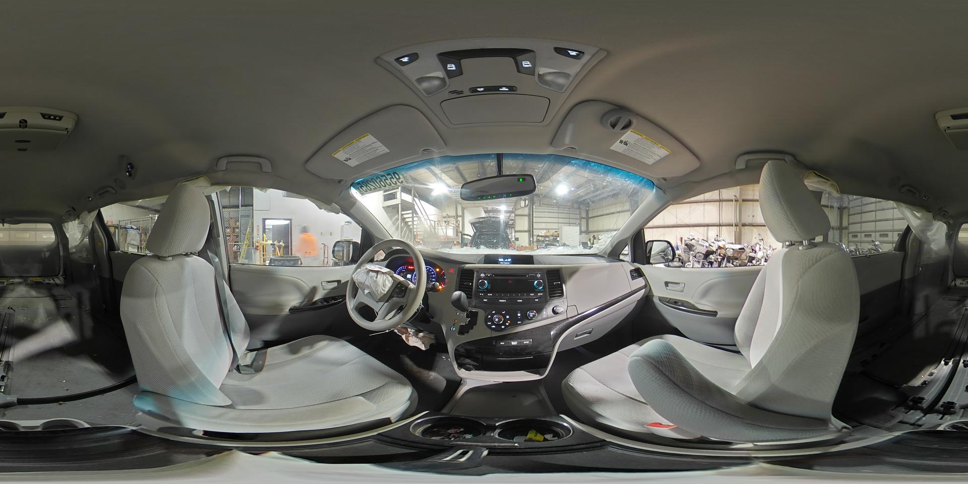 2012 TOYOTA SIENNA