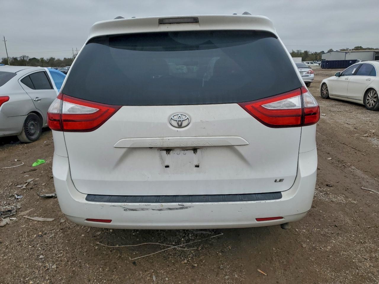 2015 TOYOTA SIENNA