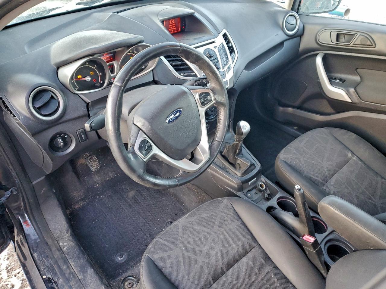 2013 FORD Fiesta