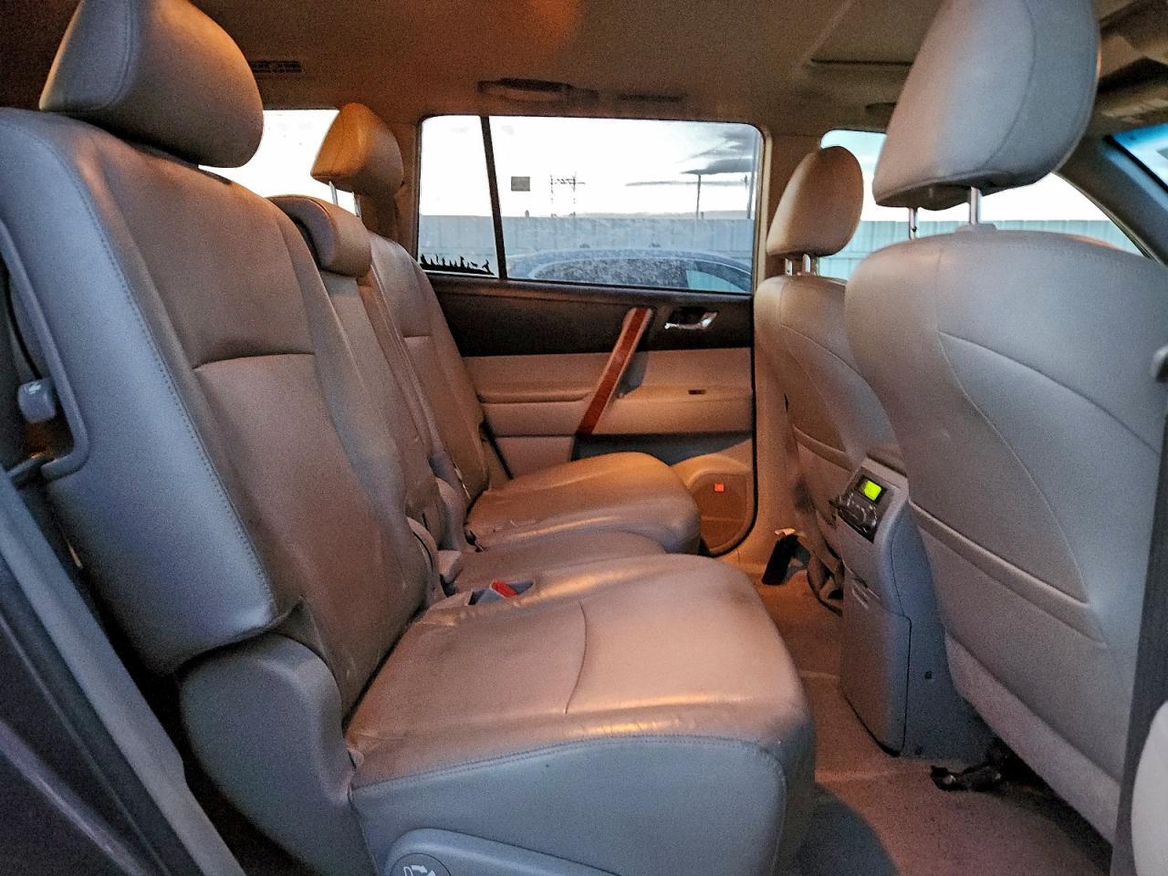 2010 TOYOTA HIGHLANDER
