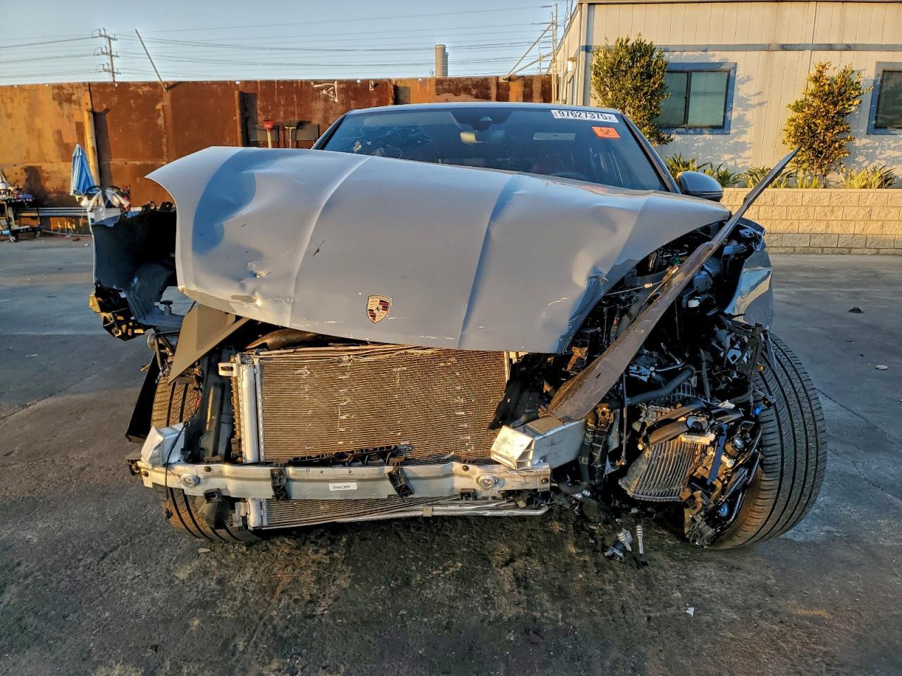 2025 PORSCHE CAYENNE