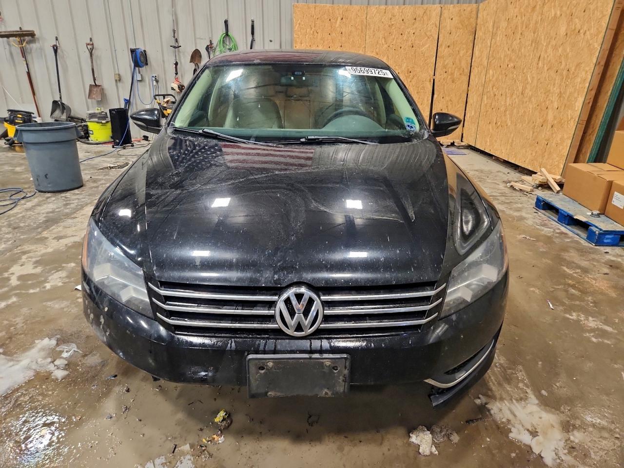 2012 VOLKSWAGEN Passat