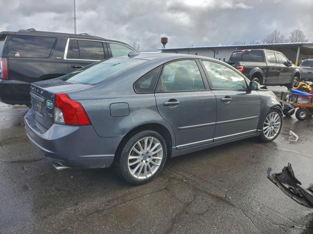 2011 VOLVO S40