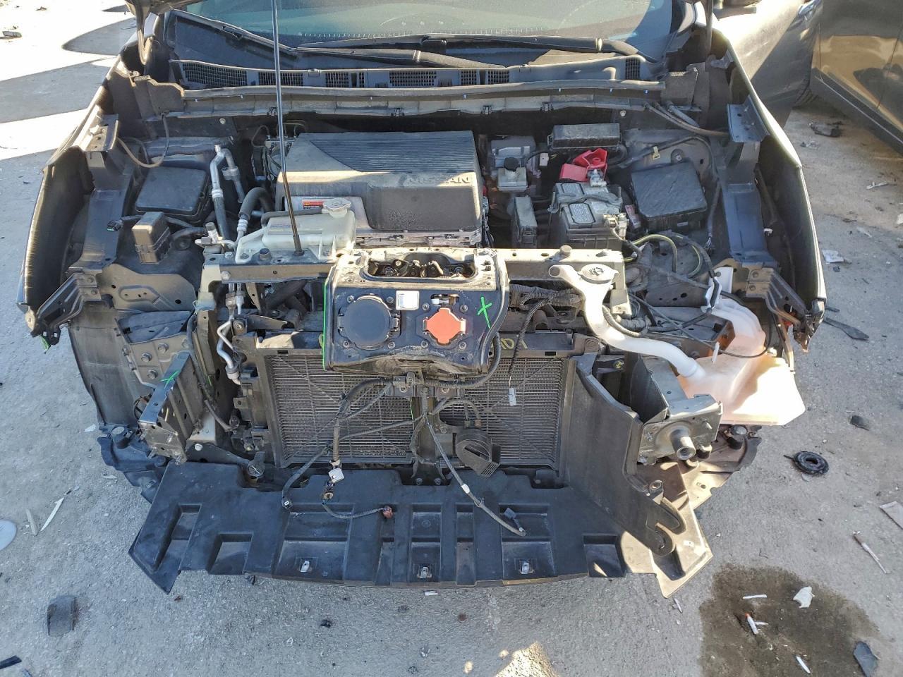 2022 NISSAN LEAF