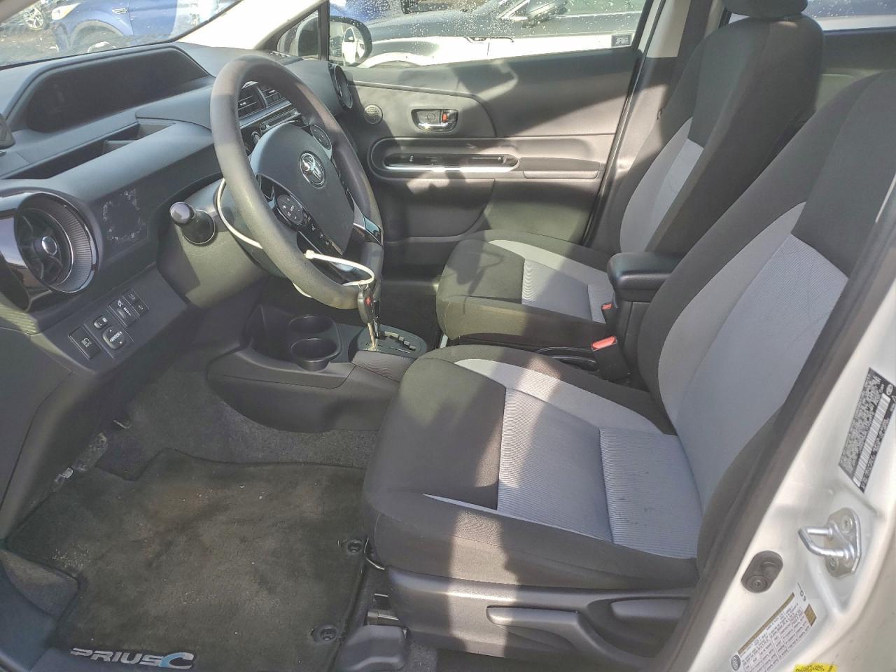 2018 TOYOTA Prius c