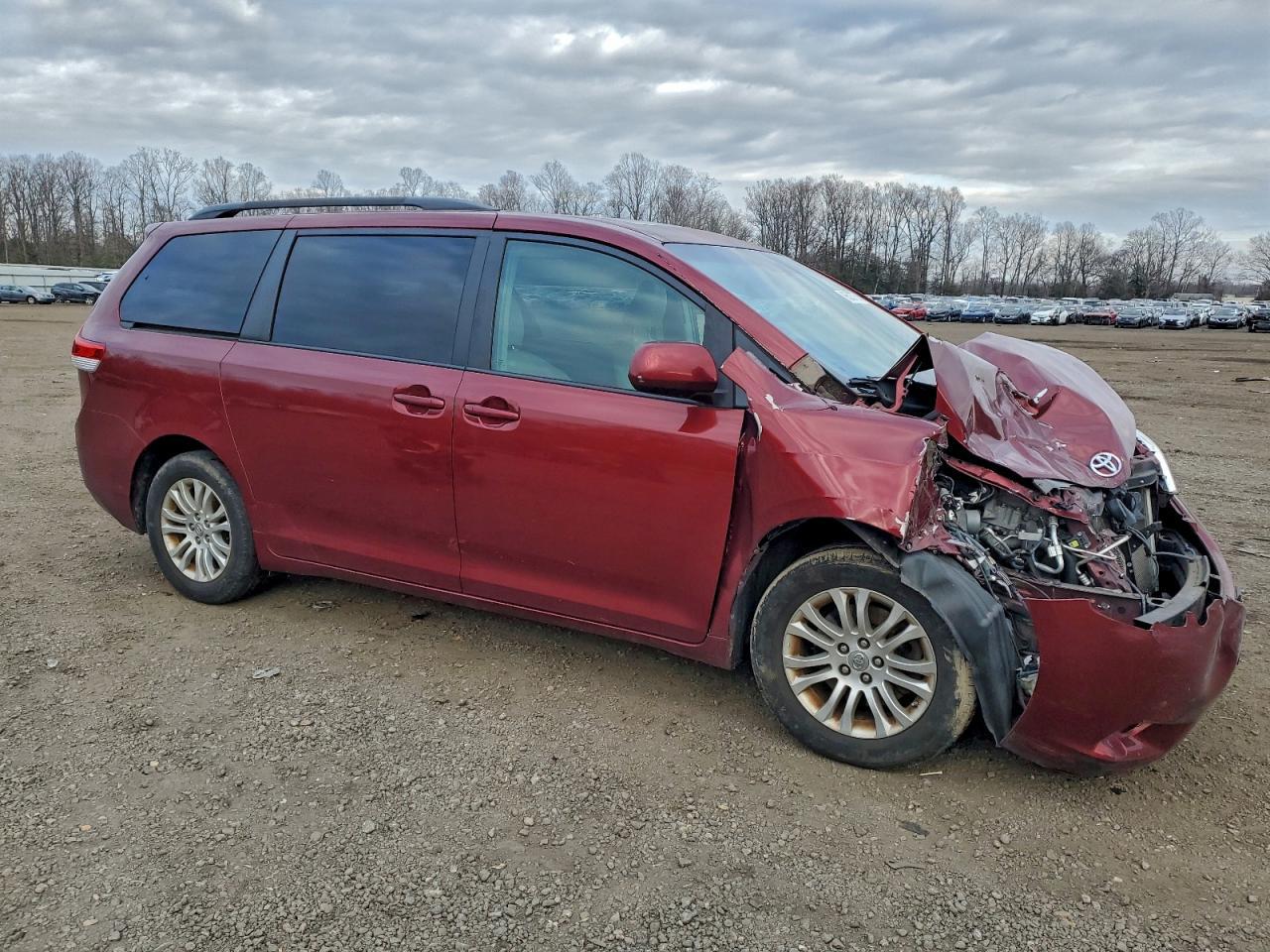 2012 TOYOTA SIENNA